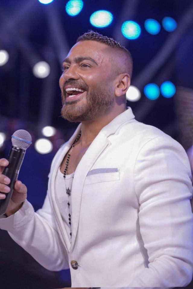 بعد أزمة تصريحات طليقته... تامر حسني يحذّر هؤلاء