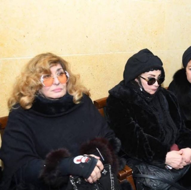 نجوم الفن في عزاء شقيق شهيرة (صور)