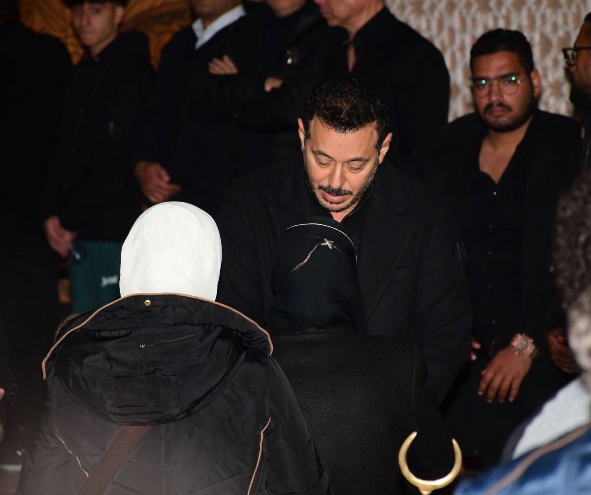 حضور كثيف لنجوم الفن في عزاء شقيق مصطفى شعبان (صور)