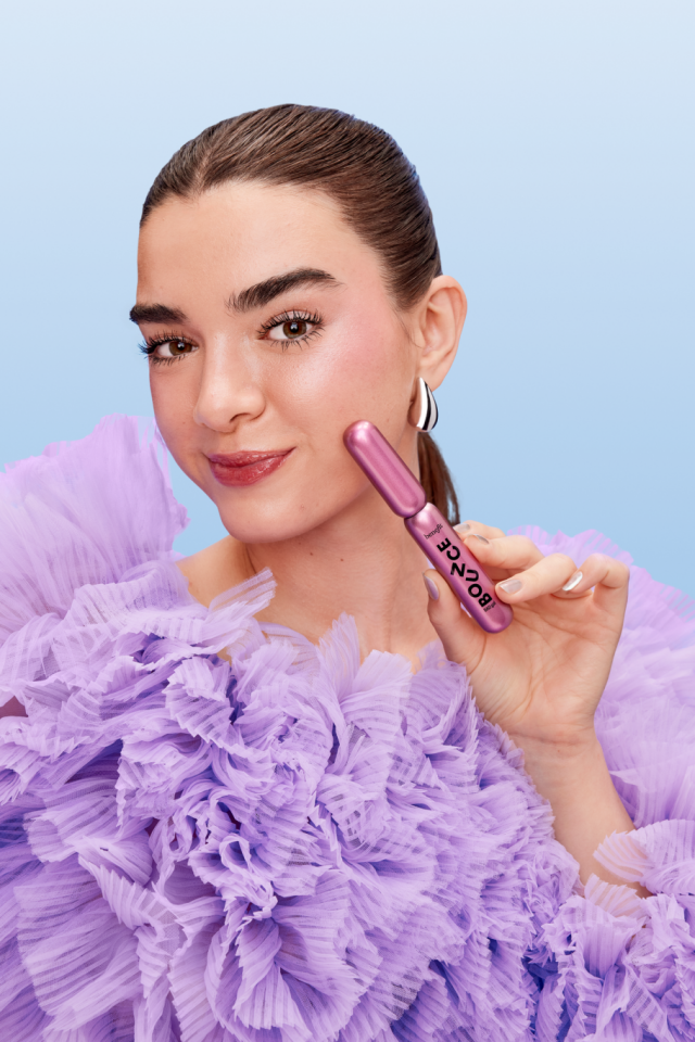 ماسكارا BAD gal BOUNCE من Benefit لتكثيف الرموش وجعلها أكثر امتلاءً ونعومة