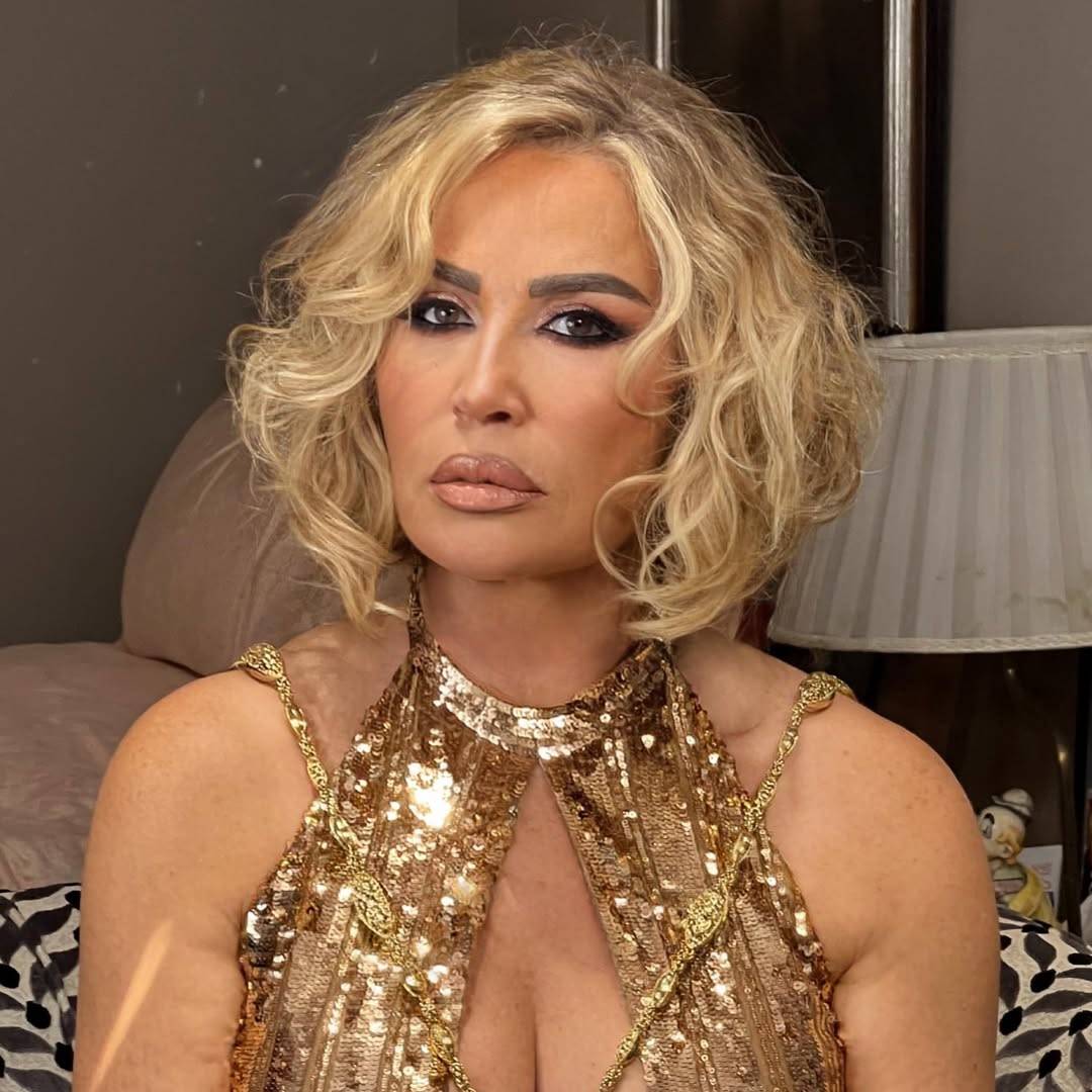 إيناس الدغيدي تبكي وتكشف سبب إبعاد ابنتها من مصر