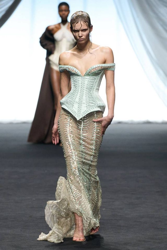 كايلي جينر سيدة الكورسيه من Jean Paul Gaultier
