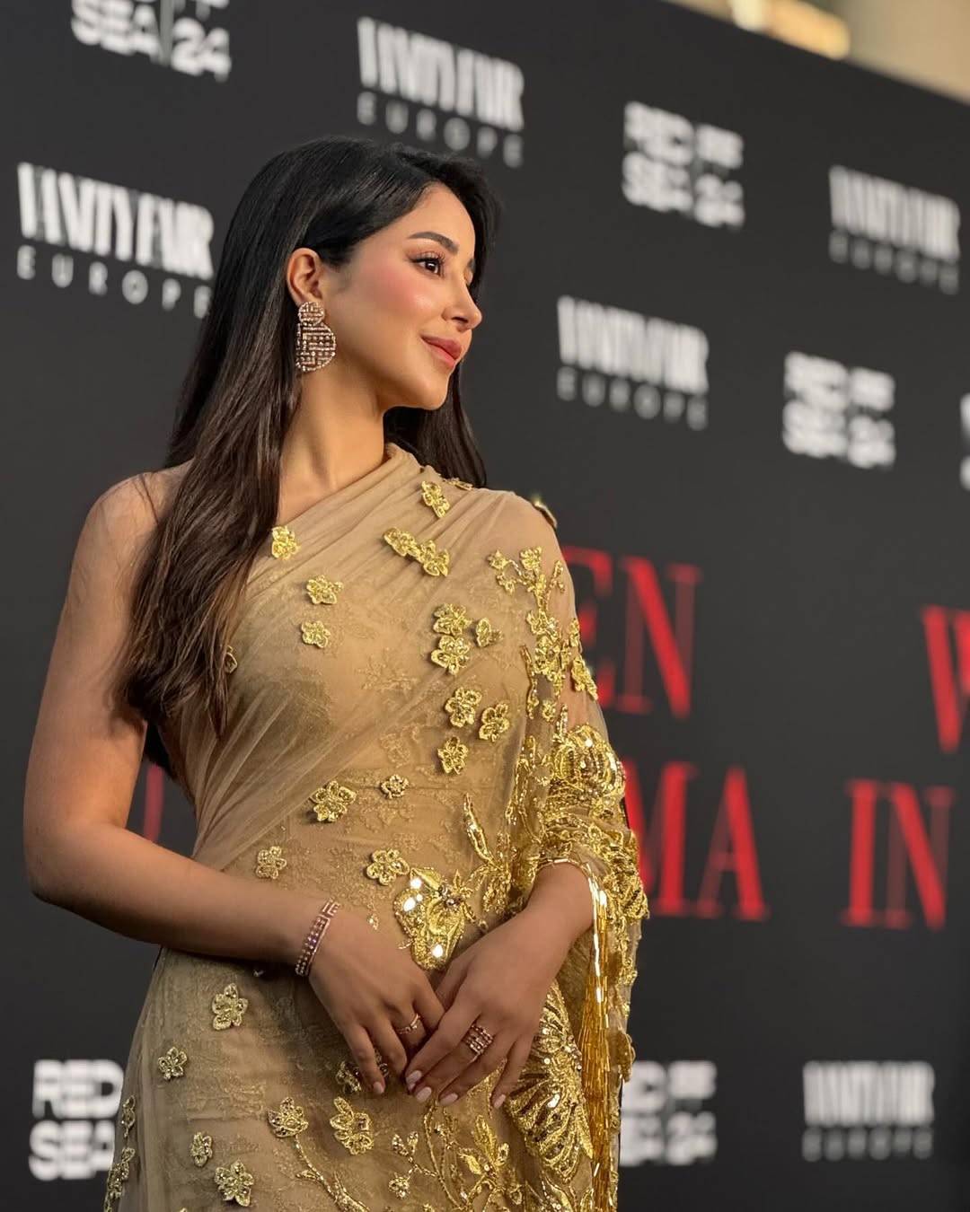 أسيل عمران... سر شخصيتها في أزيائها