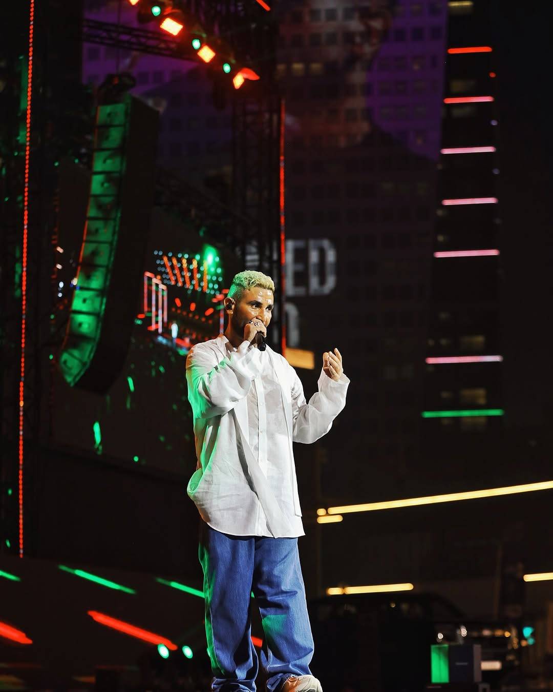 حركات أحمد سعد الغريبة تتصدّر 