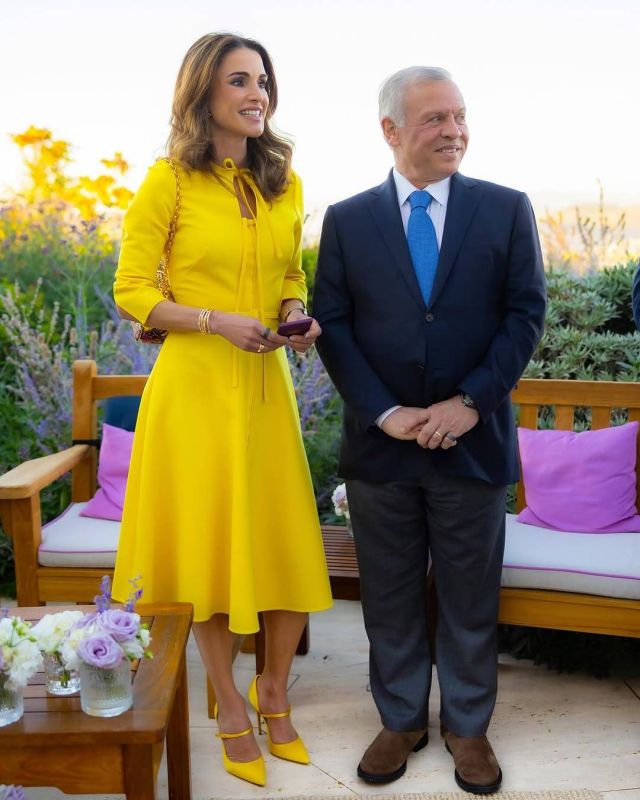 الملكة رانيا بفستان 