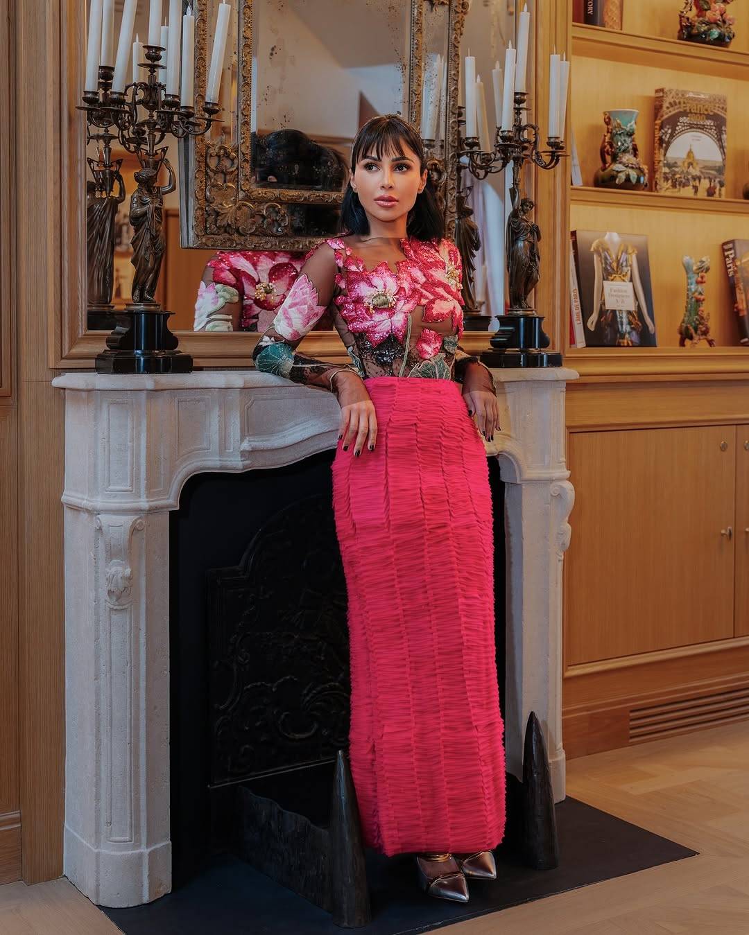 إطلالة مهيرة عبد العزيز في العُلا... أناقة ساحرة بالأسود