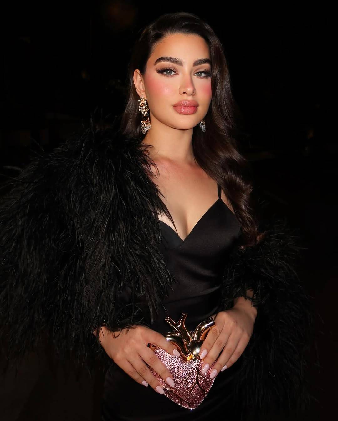 روان بن حسين تبكي بعد تعرضها لكسر في ظهرها (فيديو)