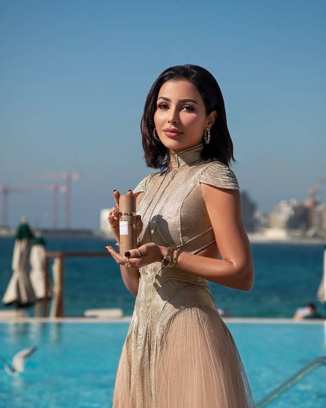 مهيرة عبد العزيز تطلق مستحضر التوهج الجديد 