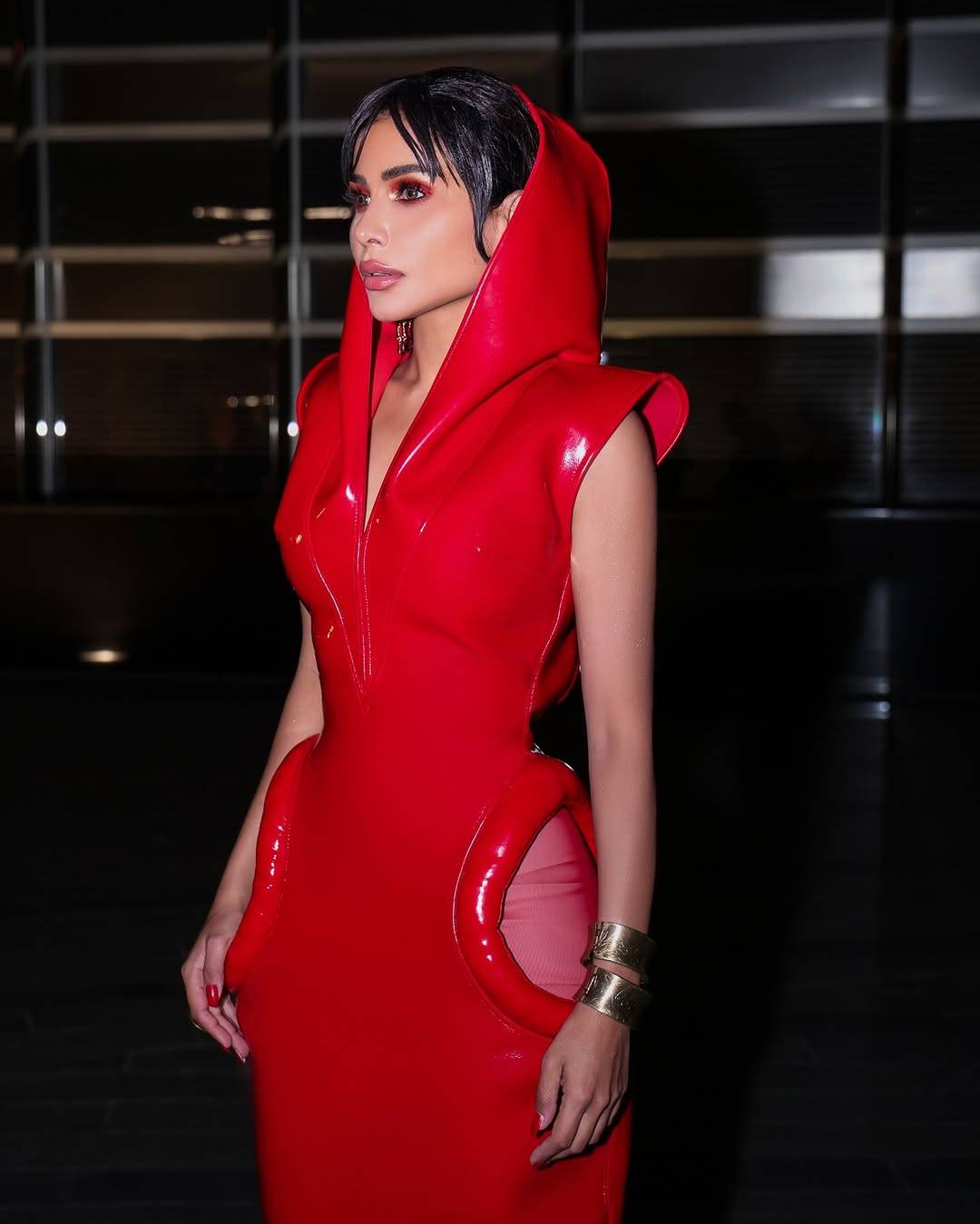 مهيرة عبد العزيز: إطلالة جريئة ورسالة قوية بفستان أحمر قبل 