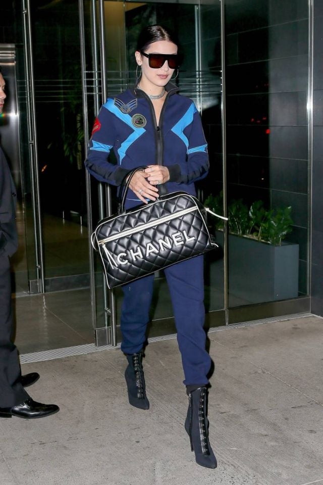 موضة الحقائب الكبيرة في شتاء 2025 تعود إلى الواجهة