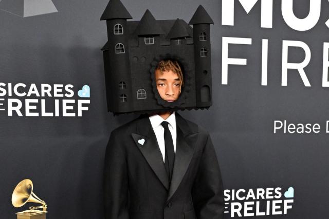 جادن سميث يثير الجدل باكسسوار غريب يغطي رأسه