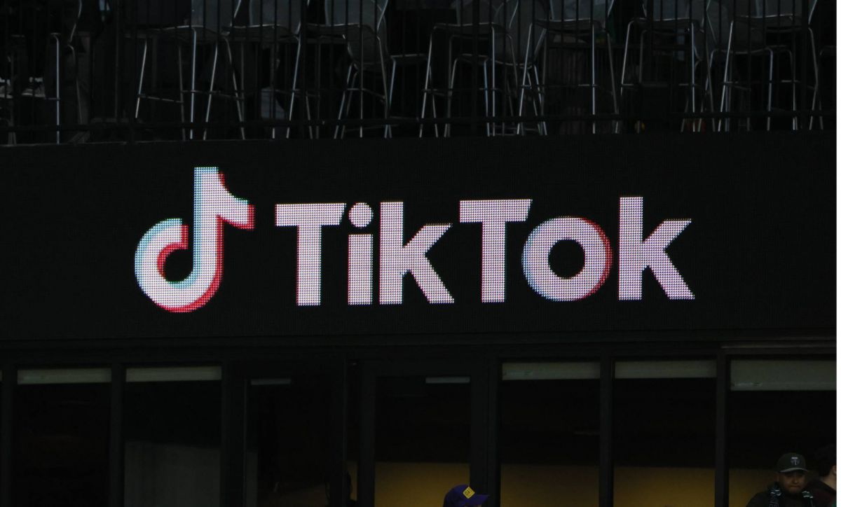 التحقيق مع تيكتوكر عربي بسبب محتواه 