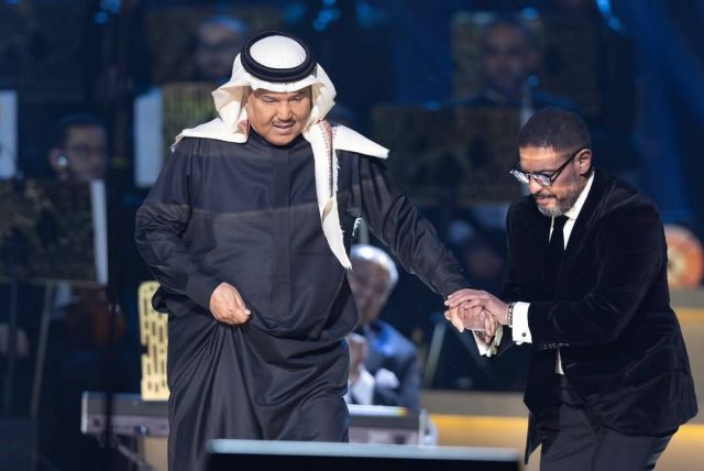 بعد غيابه بسبب المرض.. محمد عبده يعود بقوة وديو مع وائل كفوري