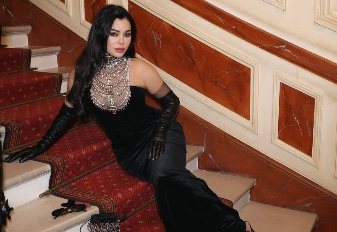 هيفاء وهبي تتصدر التريند بجرأة فستانها في عشاء خاص