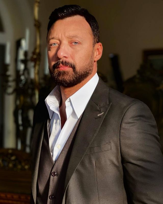 أحمد فهمي يحذّر جمهوره ويلجأ الى القضاء