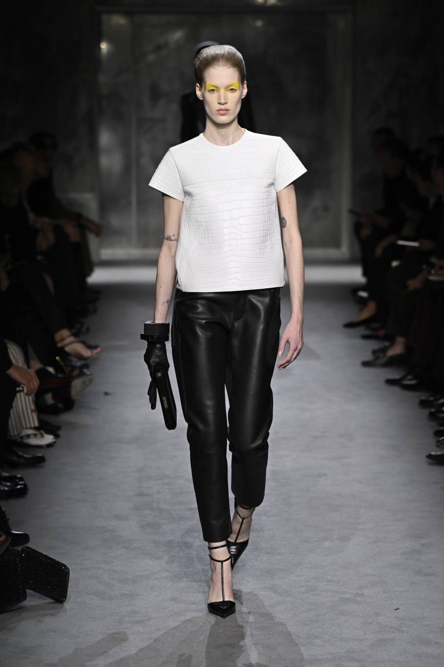 مجموعة توم فورد Tom Ford خلال أسبوع الموضة في باريس للأزياء الجاهزة لخريف وشتاء 2025-2026 مجموعة توم فورد Tom Ford خلال أسبوع الموضة في باريس للأزياء الجاهزة لخريف وشتاء 2025-2026