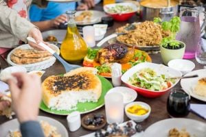 نصائح مهمة في رمضان لتجنّب عسر الهضم