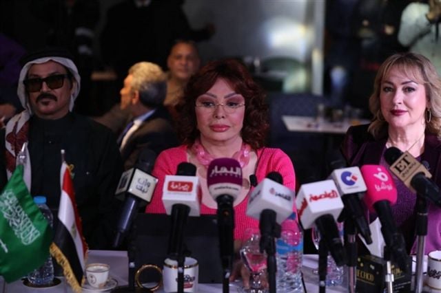 نبيلة عبيد تتابع أداء الوجوه الجديدة