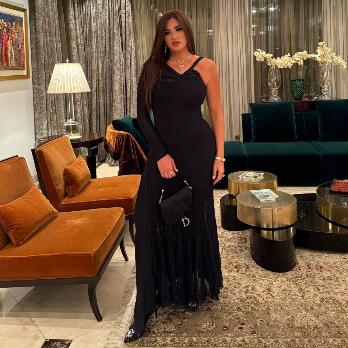 ياسمين عبد العزيز تواصل إثارة الجدل بمنشوراتها الغامضة