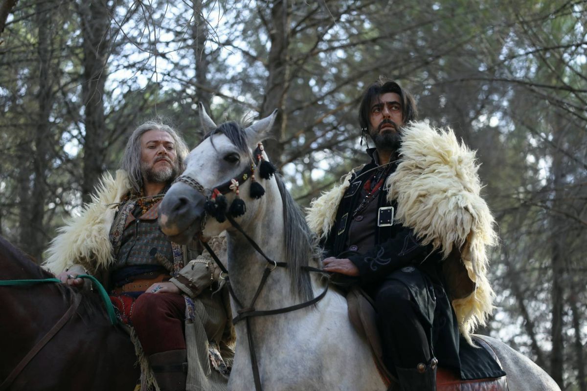 باسم ياخور بإصابات قوية بعد سقوطه عن ظهر الحصان في حادث رهيب بمسلسل 