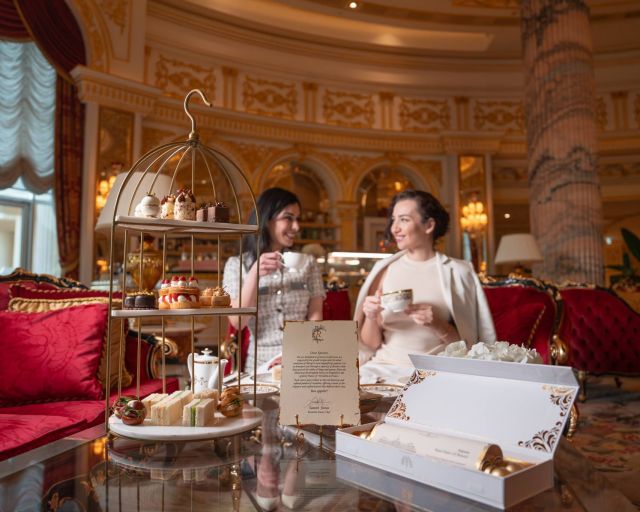 فندق RAFFLES THE PALM DUBAI يقدّم تجربة جديدة لتناول الشاي بعد الظهر مع إضافة لمسة من الأناقة الأوروبية