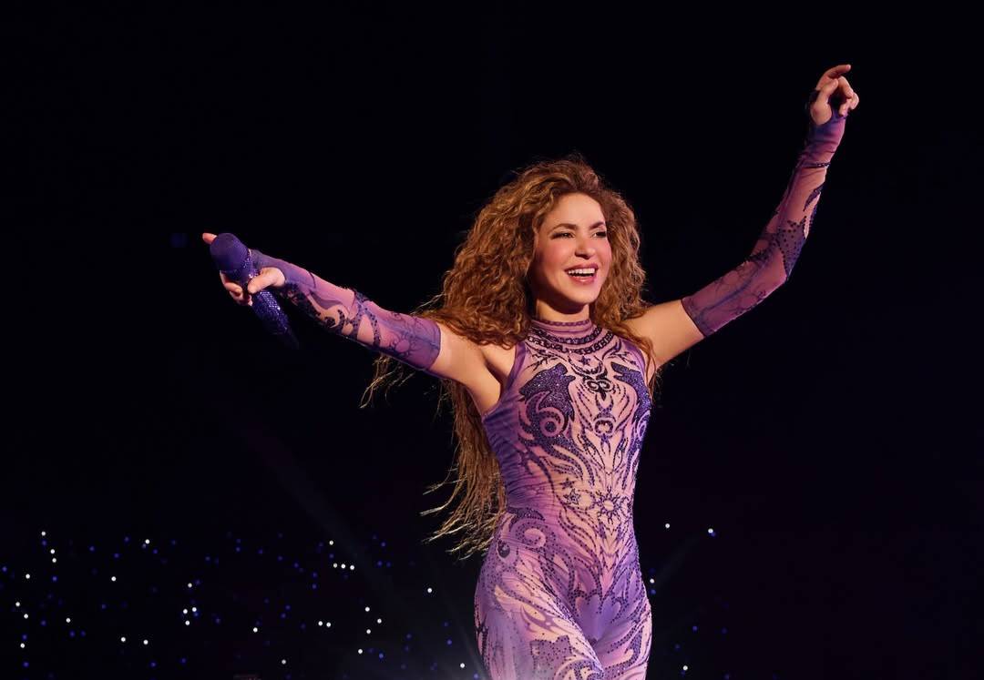 شاكيرا تتنكر بزيّ غريب لتستمتع بوقتها مع طفليها (فيديو)