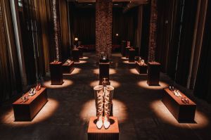 مجموعة Jimmy Choo لخريف 2025.. سحر معزّز بالفخامة