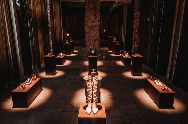 مجموعة Jimmy Choo لخريف 2025.. سحر معزّز بالفخامة