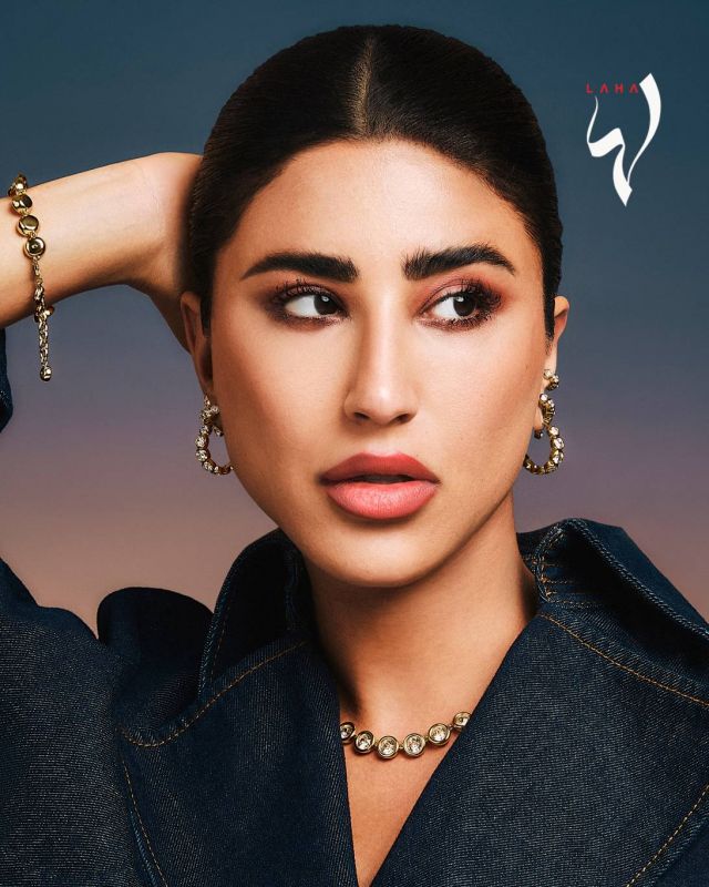 سترة من Zimmermann
عقد Imber necklace أبيض مطلي بالذهب، أقراط Imber hoop بيضاء مطلية بالذهب، 3 أساور Imber ear cuff بيضاء مطلية بالذهب، سواران Imber bangle بيضاوان مطليان بالذهب، سوار Imber bracelet أبيض مطلي بالذهب، خاتم Imber ring أبيض مطلي بالذهب من Swarovski. سترة من Zimmermann
عقد Imber necklace أبيض مطلي بالذهب، أقراط Imber hoop بيضاء مطلية بالذهب، 3 أساور Imber ear cuff بيضاء مطلية بالذهب، سواران Imber bangle بيضاوان مطليان بالذهب، سوار Imber bracelet أبيض مطلي بالذهب، خاتم Imber ring أبيض مطلي بالذهب من Swarovski.