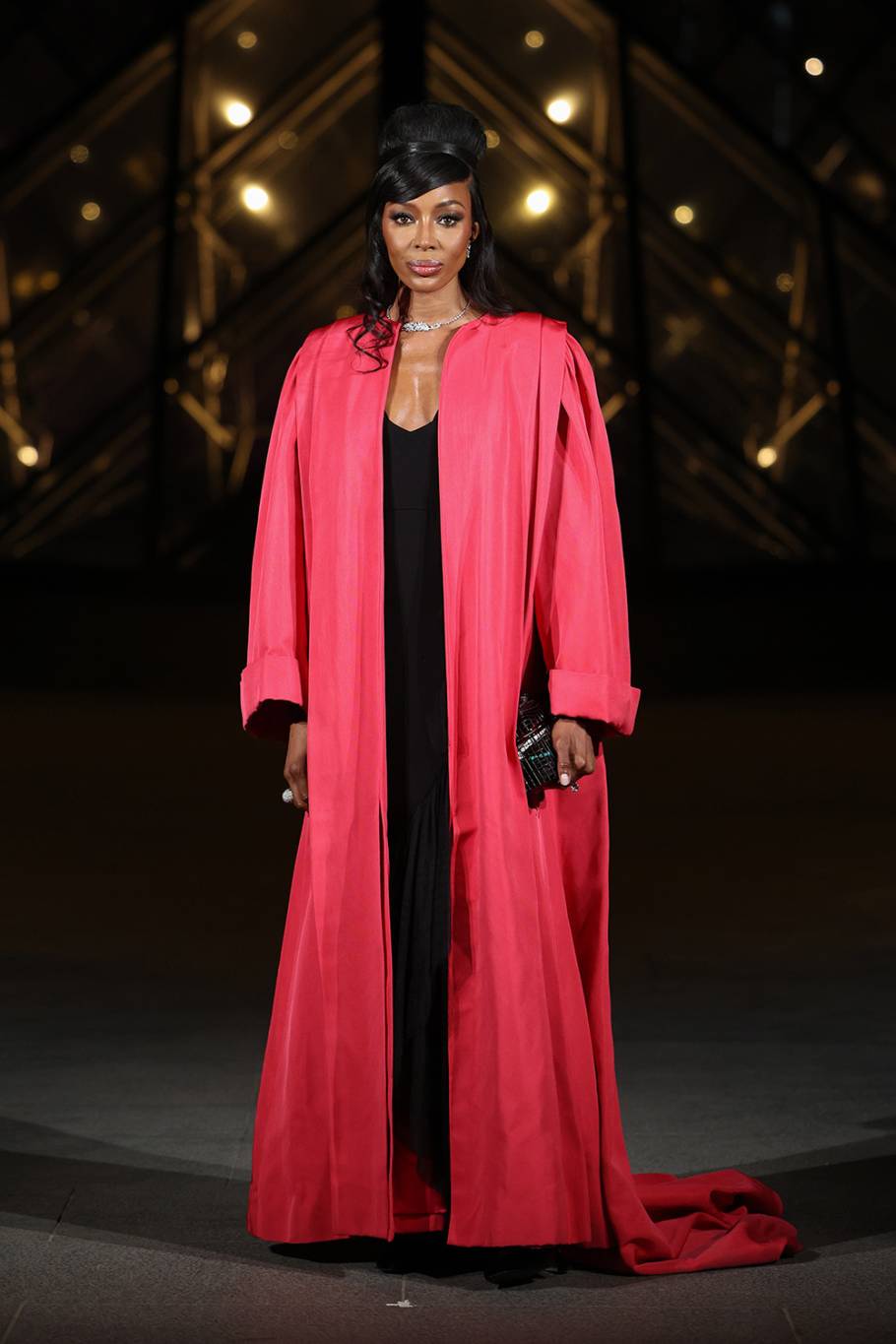 تألّقي في رمضان بأسلوب ناعومي كامبل المحتشم