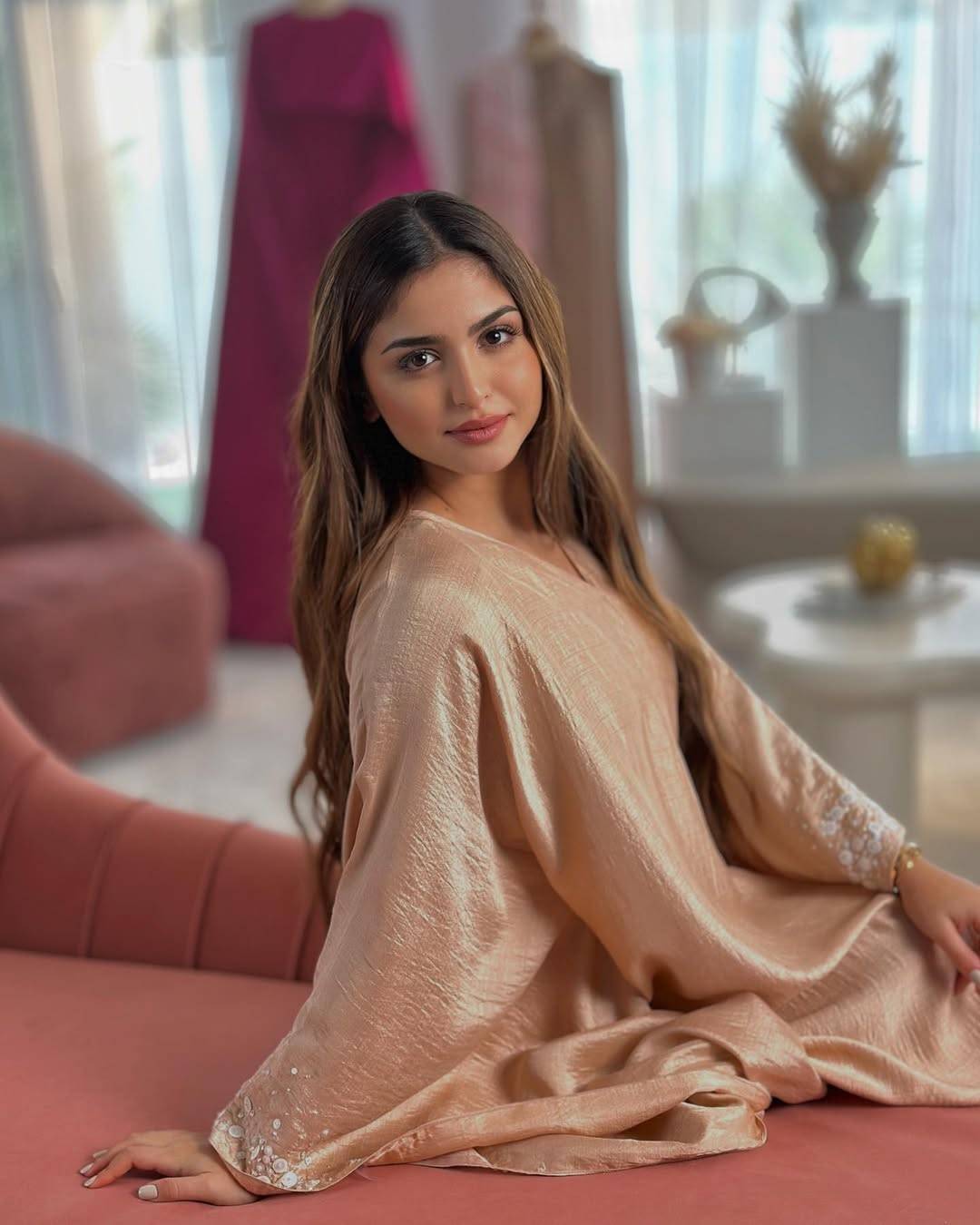 حلا الترك تستعرض زينة رمضان وموهبتها الجميلة (صور)