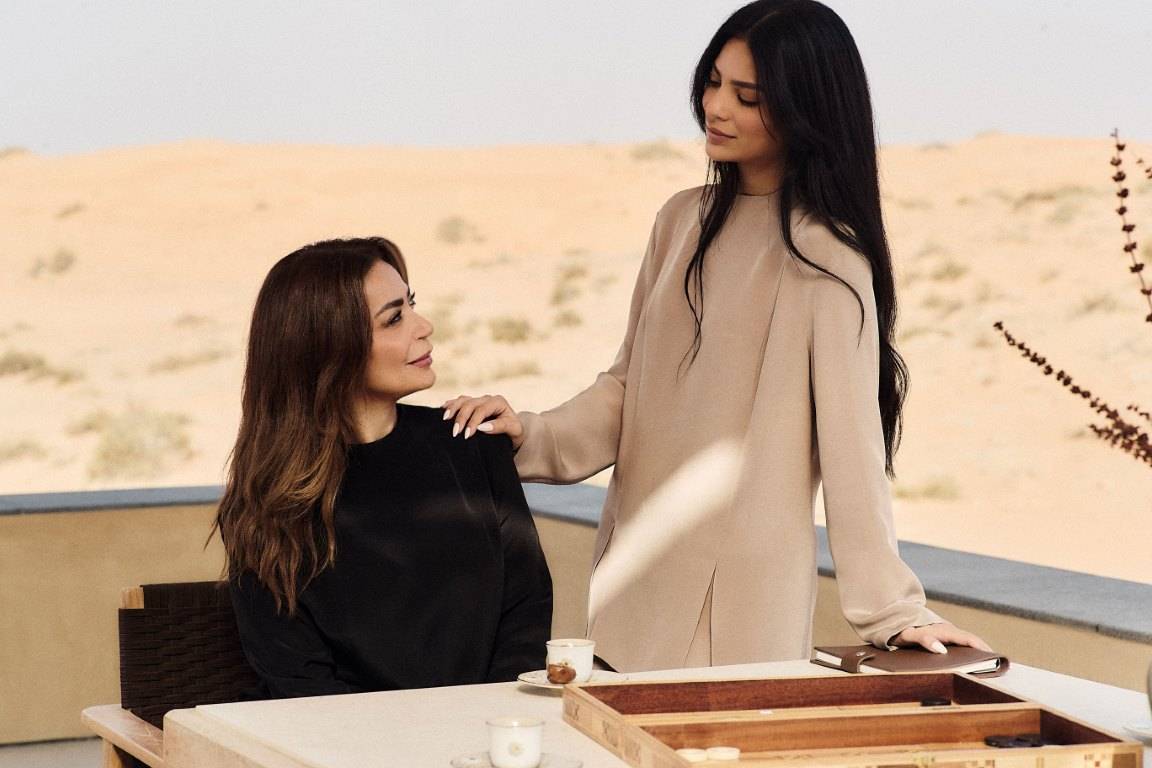 12 STOREEZ ﺗطﻠق ﻣﺟﻣوﻋﺔ 