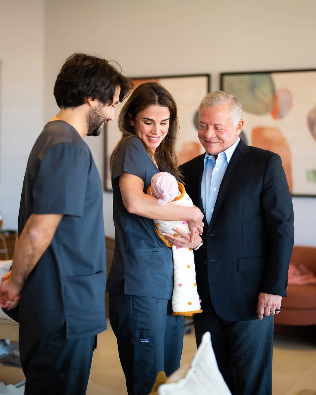 الملكة رانيا توثّق لحظات عائلية خاصة بعد ولادة ابنتها