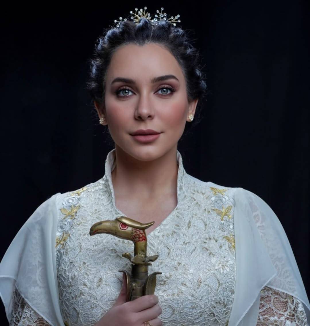 سلاف فواخرجي تردّ على منتقدي تصريحاتها عن نظام الأسد