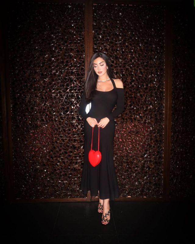 نور الغندور تجمع البساطة والجرأة في إطلالة ناعمة