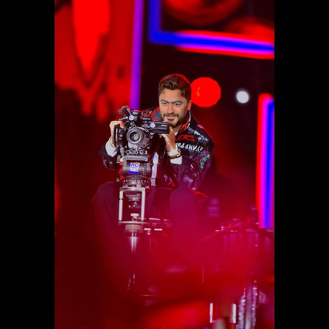 تفاعل كبير مع فيديو لتامر حسني.. هذا ما حصل مع شاب من الجمهور