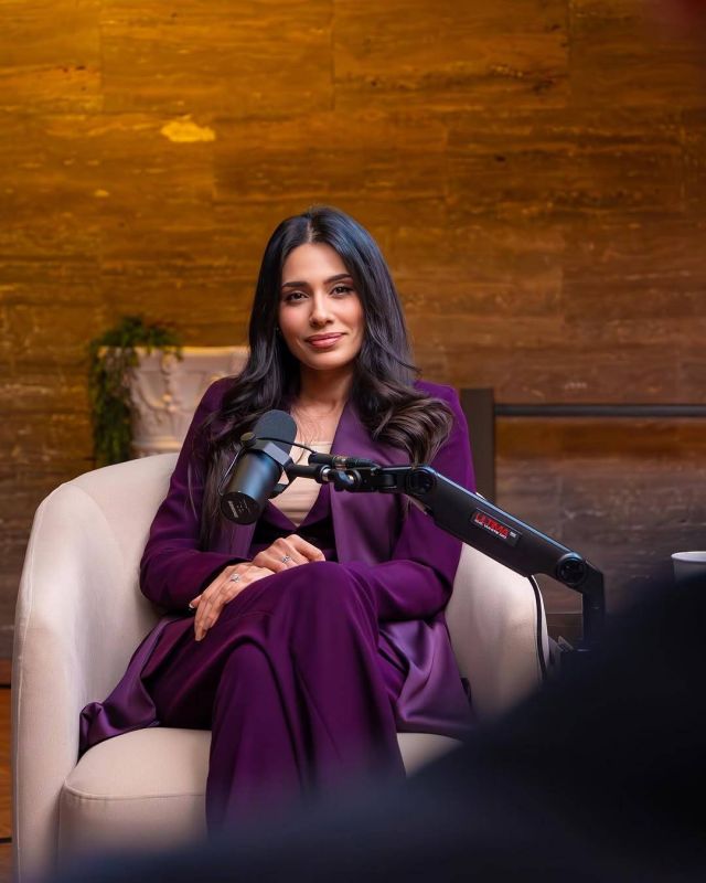 إلهام علي بإطلالة بالبدلة الكلاسيكية 