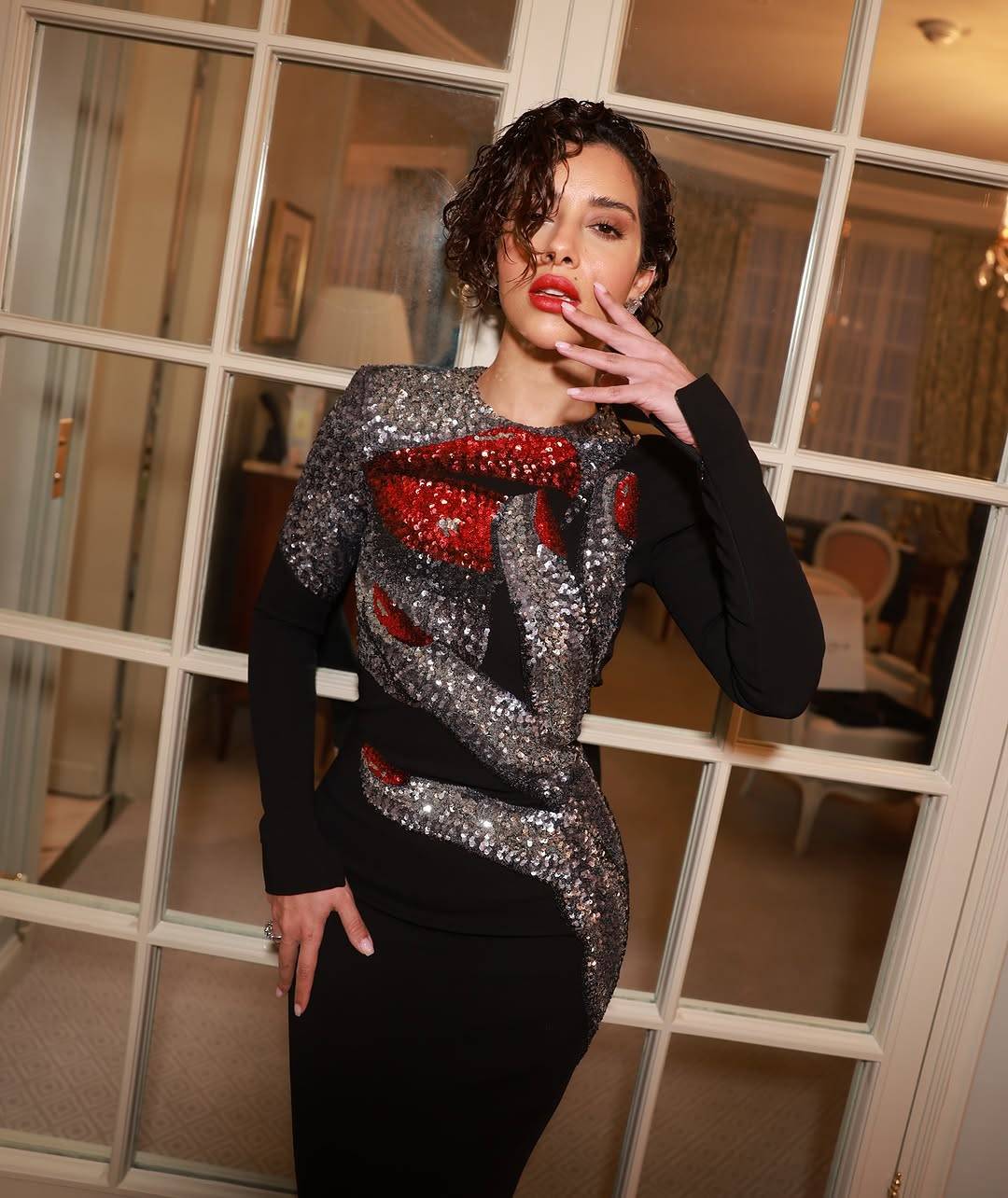 بلقيس بأسلوب جريء في عرض Balmain