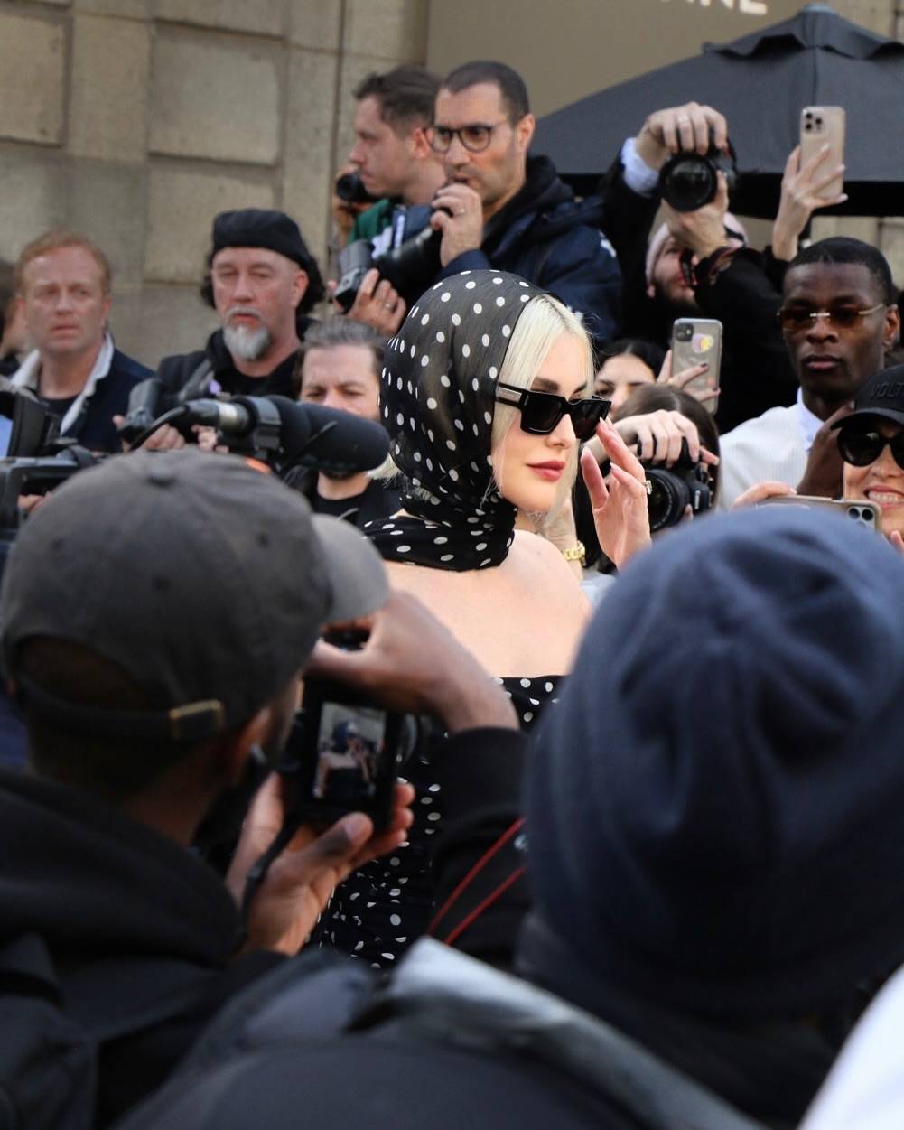 نور عريضة  بالشعر الأشقر تضج أنوثة بتصاميم Nina Ricci وChloé في باريس