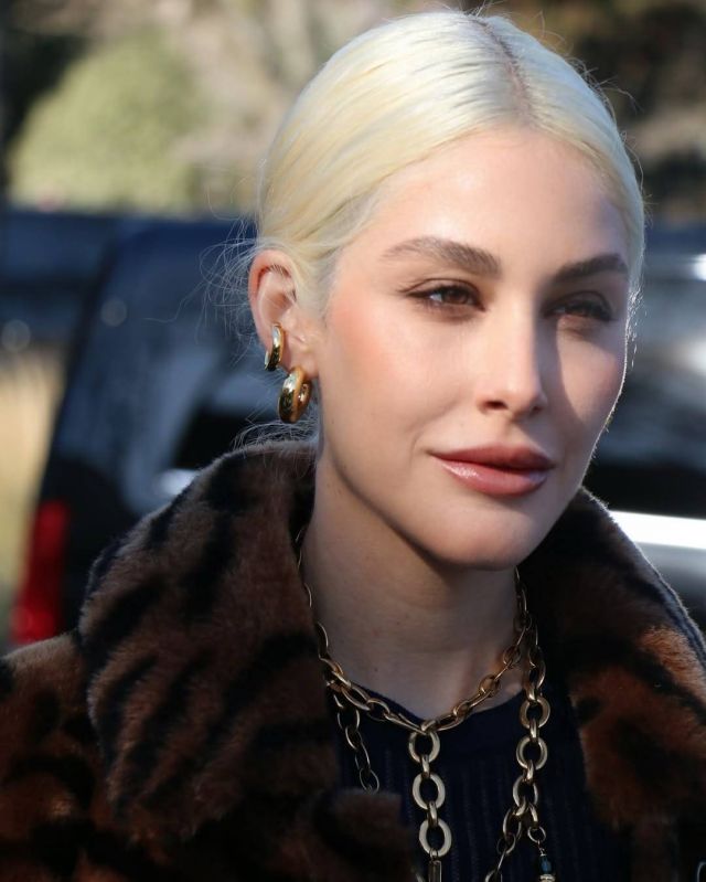 نور عريضة بمعطف من كلوي Chloe