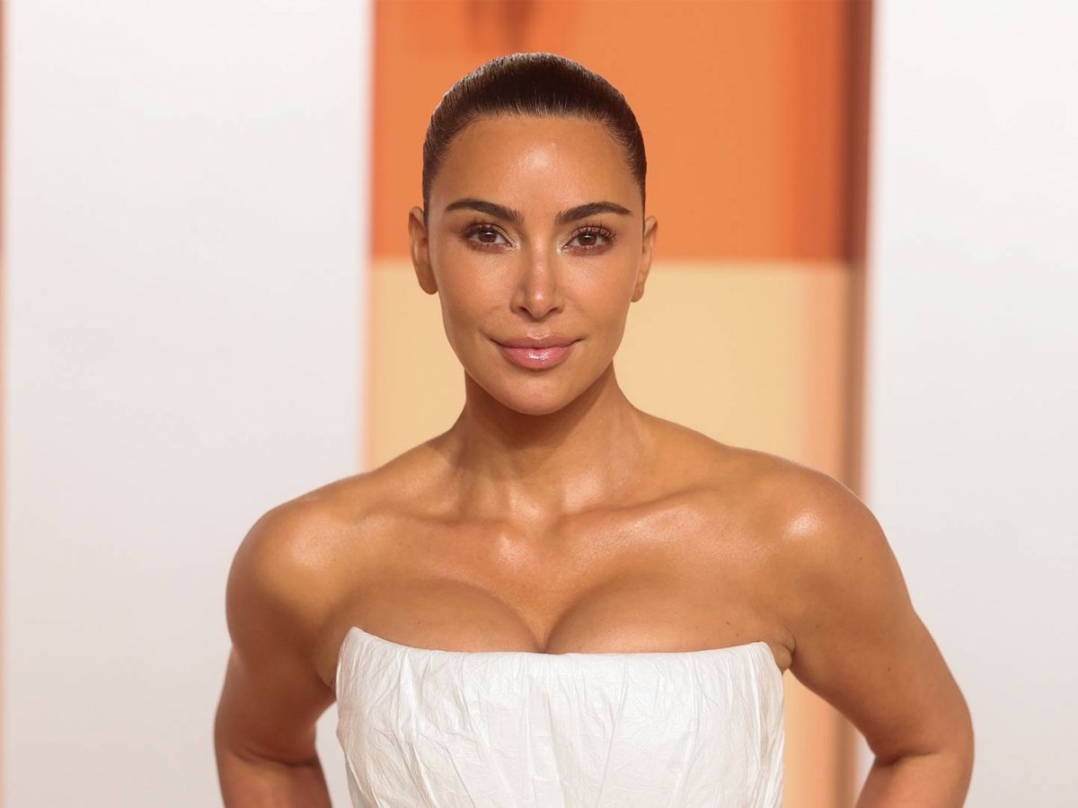 كيم كارداشيان تعلّق على طلاقها من زوجها الأول بعد 21 عاماً