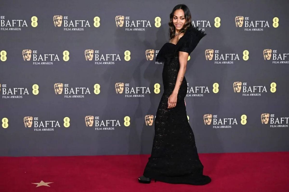 أجمل إطلالات النجمات العالميات هذا الأسبوع بالأسود