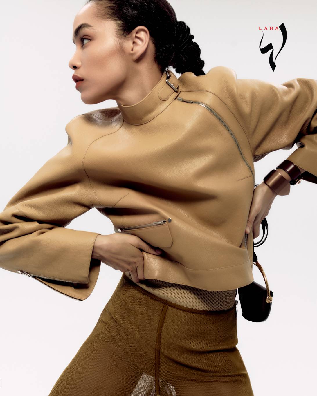 Full look: jacket, cuffs, trousers and bag – HERMES Full look: jacket, cuffs, trousers and bag – HERMES