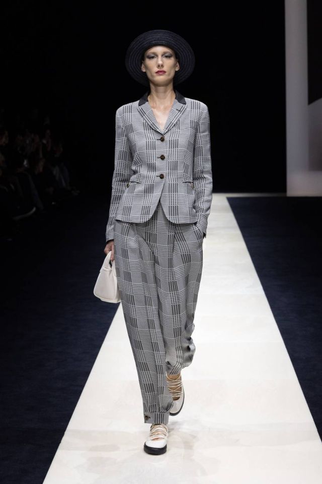  مجموعة Emporio Armani لربيع وصيف 2025 
