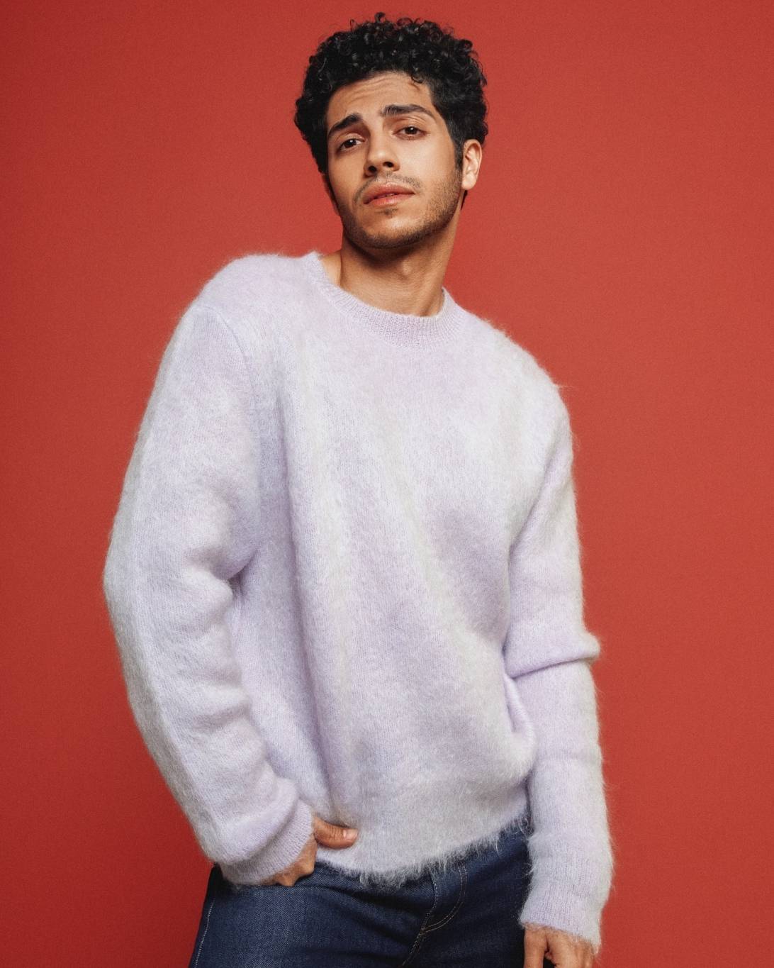 مينا مسعود يشوّق الجمهور لأولى بطولاته في السينما المصرية (فيديو)