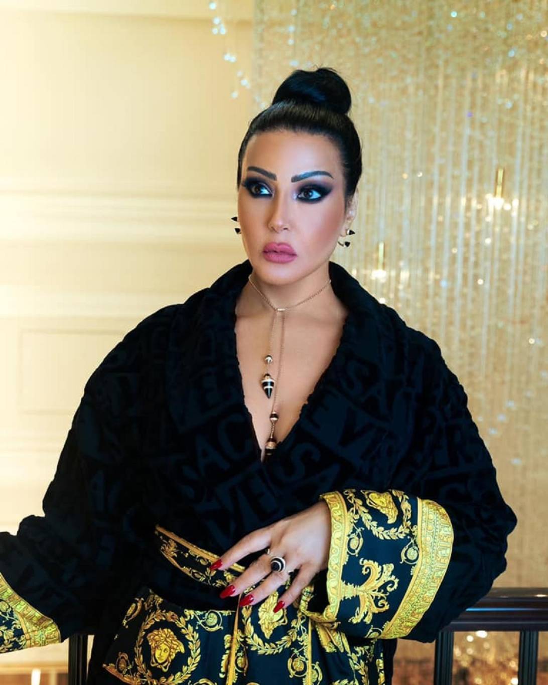 تعليق غريب من سمية الخشاب على تزيّن الرجل بالحلق