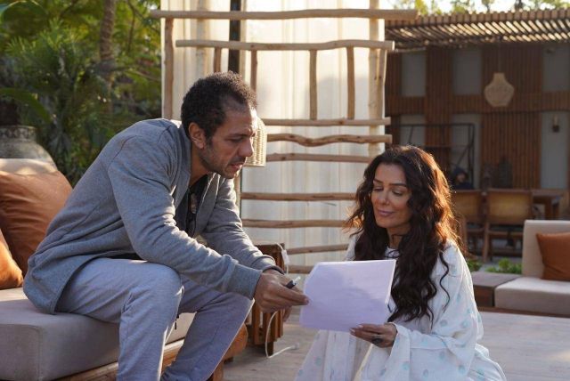 إنجي المقدم تراجع أحد المشاهد في كواليس 