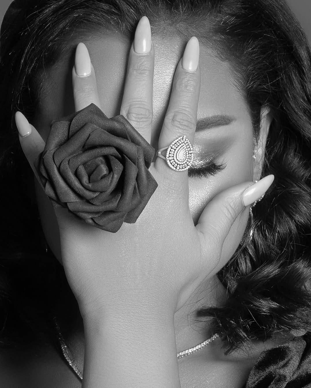 فنانة عربية تعلن عن زواجها للمرة الخامسة (فيديو)