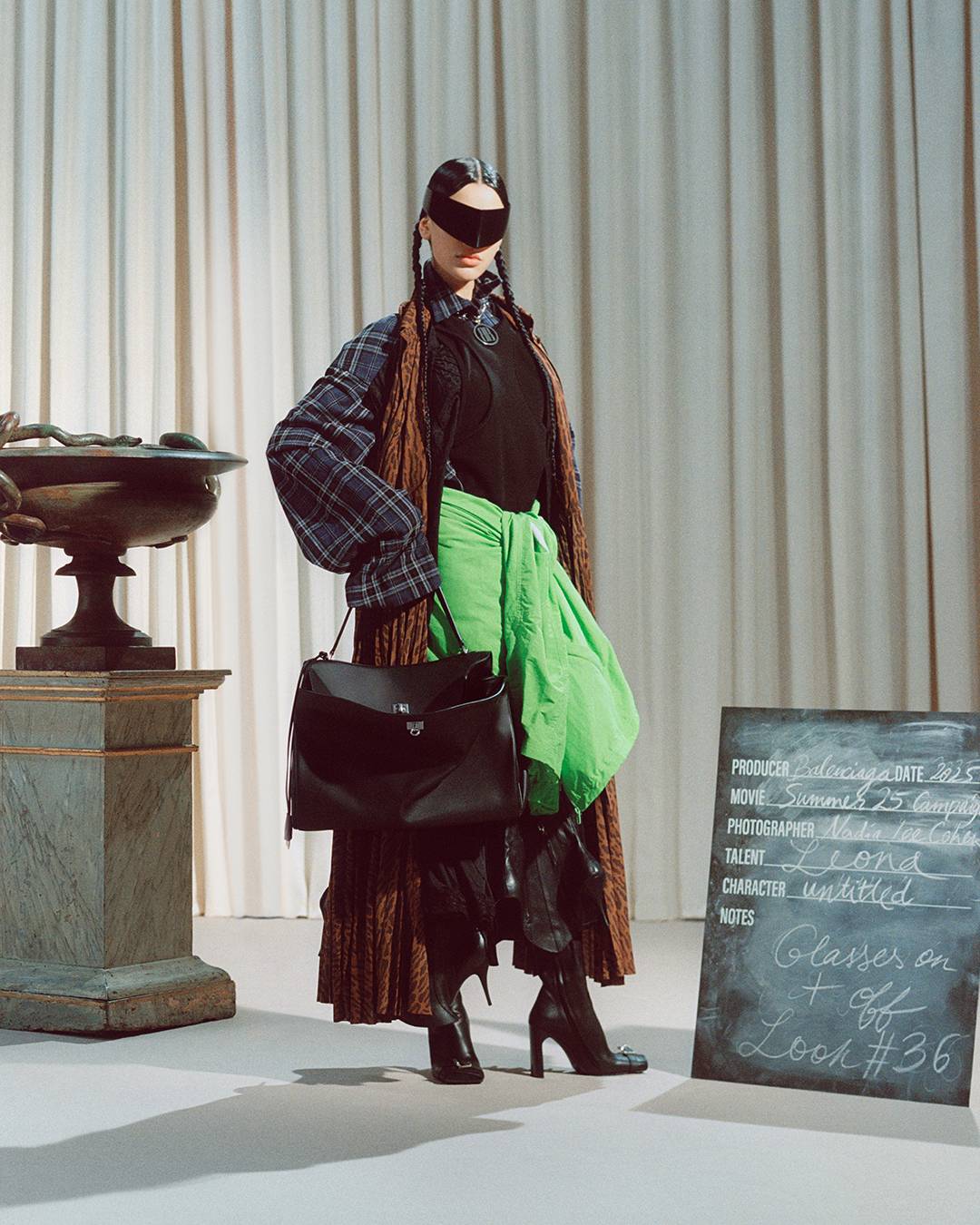 مجموعة Balenciaga لصيف 25... دور التصميم في تحديد الشخصية