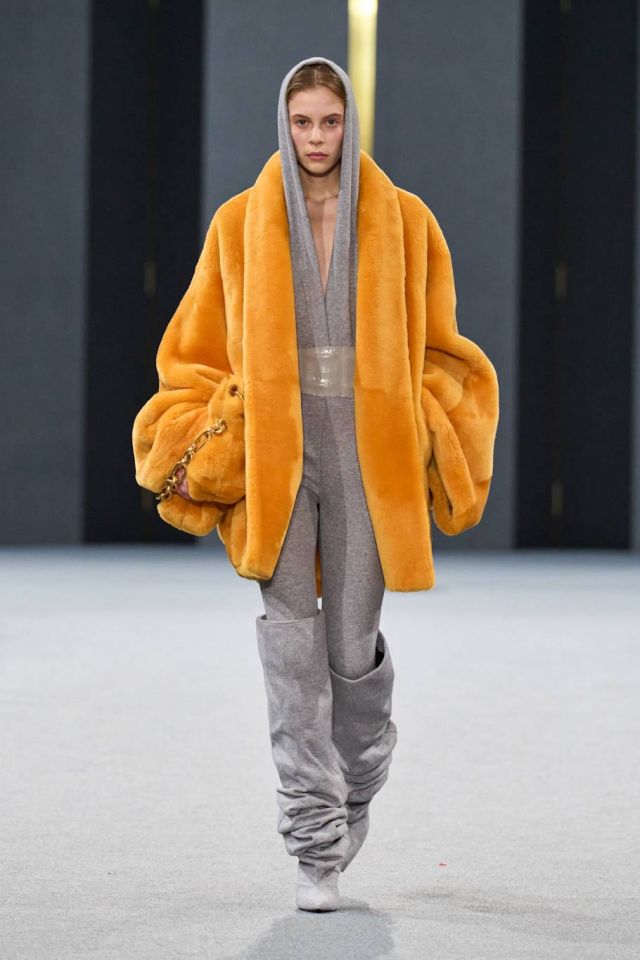 الفرو الملوّن لدى Balmain